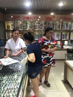 名鏡佳視眼鏡店 專業配鏡，清晰視界的不二之選